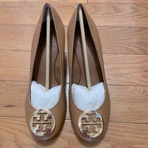 NWT Tory Burch Sally wedge size 8. Tan color. 2.5” heel